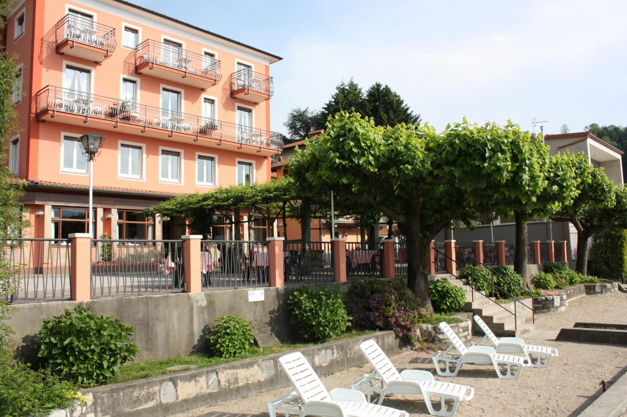 里瓦酒店 Reno Di Leggiuno 外观 照片
