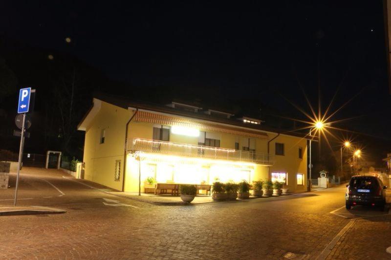 里瓦酒店 Reno Di Leggiuno 外观 照片